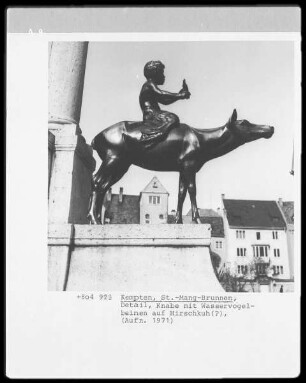 Junge mit Wasservogelbeinen auf Hirschkuh (?)