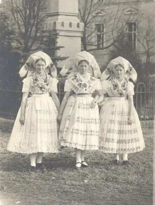 Niedersorbische Festtagstracht : Kleidung - niedersorbische Tracht. Niedersorbische Festtagstracht.