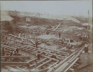 Bau der Wilmersdorf-Dahlemer U-Bahnstrecke, Arbeiten im Fenn