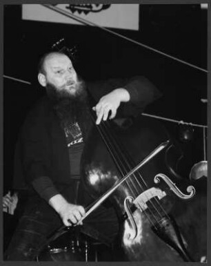Helmut Nadolski : Portrait des Jazzmusikers und Kontrabassisten Helmut Nadolski