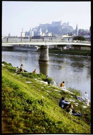 Salzburg: Salzbachbrücke mit Hohensalzburg