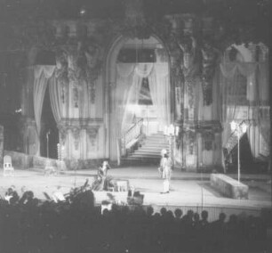 "Eine Nacht in Venedig" von Johann Strauß. Aufführung der Staatsoperette Dresden im Rahmen der Veranstaltungsreihe "Dresdner Sommer". Dresdner Zwinger, 12. Juni 1970