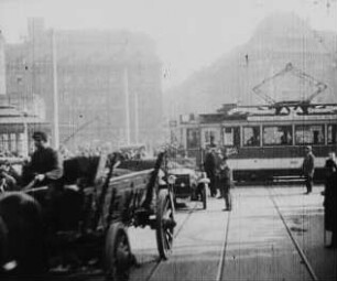 Postplatz mit Blick in die Wilsdruffer Straße (Szene aus einem Dokumentarfilm)