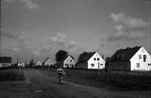 Nierswalde: Dorfstraße mit Siedlungshäusern