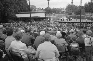 Altennachmittag auf der Seebühne im Stadtgarten.