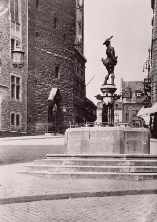 Aachen, Hühnerdiebbrunnen : Aachen. Hühnermarkt mit Hühnerdiebbrunnen