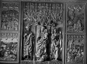 Mittelschrein: Mondsichelmadonna mit Jakobus Maior und Johannes dem Evangelisten
