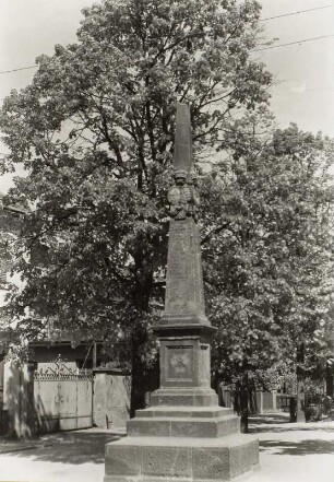 Leisnig, Distanzsäule : Leisnig. Distanzsäule (Sandstein, 1727), Lindenplatz
