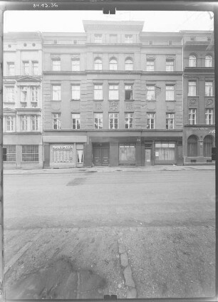 Görlitz-Altstadt, Elisabethstraße 42. Wohnhaus mit Läden (um 1870, Umbau um 1920). Straßenfront