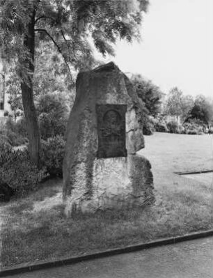 Denkmal des Erbauers der Lahnbahn Moritz Hilf; Limburg, Bahnhofsplatz 1