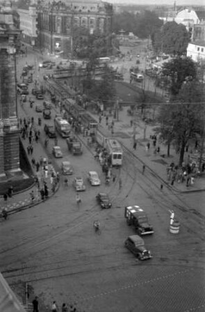 München: Verkehr am Lenbachplatz [und Stachus]