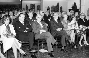 Freiburg: Augustinermuseum, Ehrengäste mit Justizminister Dr. Bender, Mitte
