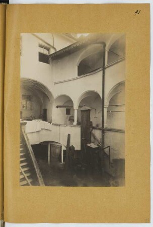 Innenhof einer Burg, Steyr: Ansicht (aus: Skizzen- und Fotoalbum 21)