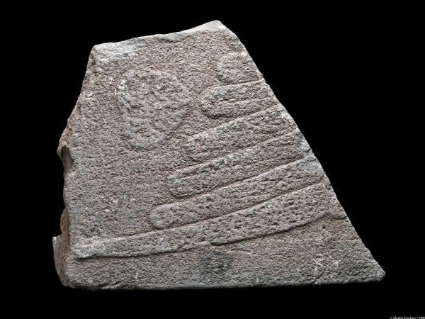 Relief plate