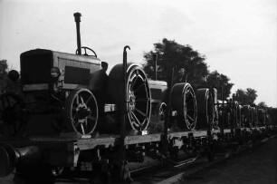 Traian Sat: Eisenbahnwagen mit landwirtschaftlichen Maschinen