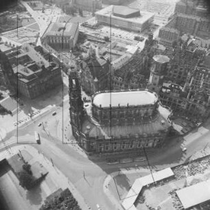 Katholische Hofkirche und Ruine des Residenzschlosses von Dresden : Blickrichtung Südosten