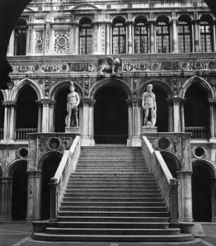 Venedig. Dogenpalast. Scala dei Giganti (1566?)