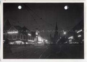 Berlin, Hardenbergstraße und Kaiser-Wilhelm-Gedächtniskirche bei Nacht
