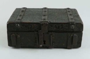 Lederkästchen mit Rankendekor