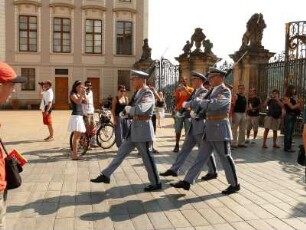 Wachablösung auf der Prager Burg