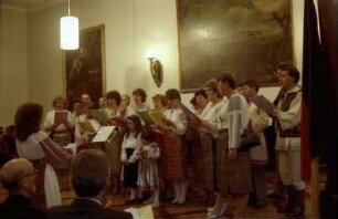 Freiburg: Rumänisches Forschungsinstitut; Kaufhaussaal; rumänischer Chor aus München