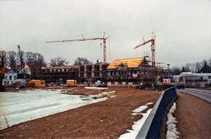 Herrenteich im Winter, im Hintergrund Baustelle für die Seniorenwohnanlage Claudiushof, 12. März 2010