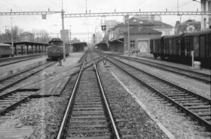 Fribourg [Schweiz]: Durchfahrt im Bahnhof