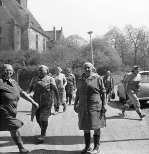 Cannewitz. LPG Frauen im Schlosshof II