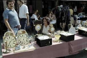 Freiburg: Trödlermarkt in der Habsburgerstraße (Hof)