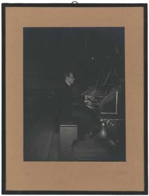 Fotografie Max Reger an der Orgel