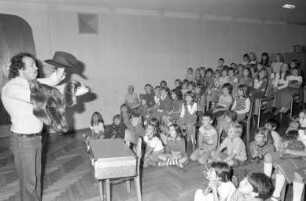 Hanauer Puppentheater von Oskar Feder. Gastspiel in der Grundschule Bulach