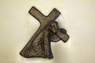 Kreuzweg mit fünfzehn Stationen — Christus bricht zum zweiten Mal unter der Last des Kreuzes zusammen