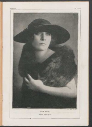 Nota social. - Señorita María Parera