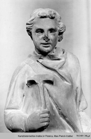 Männliche Figur mit Hammer