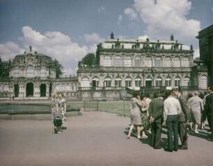 Dresden. Zwinger, Blick zum Wallpavillon und Französischen Pavillon