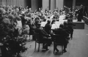 Aufnahmen eines Konzertes mit dem Berliner Sinfonie-Orchester unter Leitung des Dirigenten Professor Otto Laugs