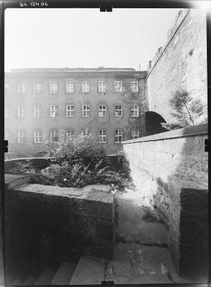 Meißen-Altstadt, Hohlweg 3. Wohnhaus (16./17. Jh.). Straßenfront (Teilansicht) von Rote Stufen