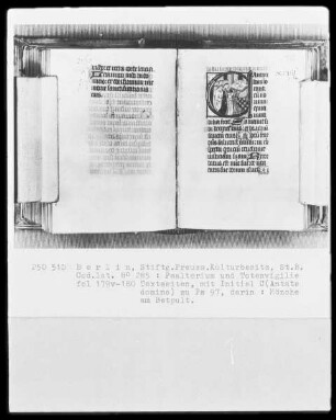 Psalterium und Totenvigilie mit Kalendar — Initiale C (antate domino), darin Mönche am Betpult, Folio 180recto