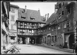 Schwaben. Fachwerkhaus mit Durchgang