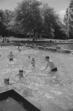 Bitterfeld. Schwimmbad. Nichtschwimmerbecken