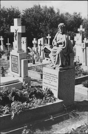 Auf einem Friedhof