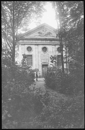 Altzella. Mausoleum im Park