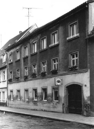 Roßwein, Nossener Straße 14. Wohnhaus mit Gaststätte "Sächsischer Hof" (Baubeginn um 1810). Straßenansicht