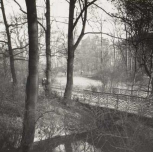 Schwanenteich mit Grünanlagen am Georgi-Ring