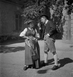 Junge Frau in Kärntner Tracht