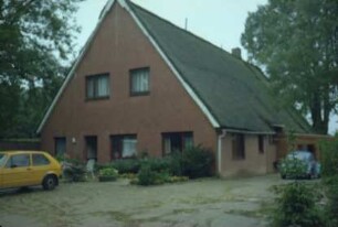 Fuhrwegen: traufständiges Bauernhaus mit Reetdach: nach Umbau: Giebelseite: rückwärtige Traufseite