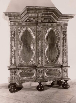 Dielenschrank
