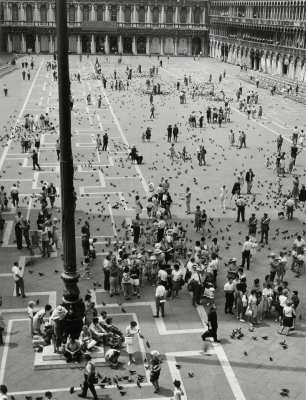 Blick von der Galerie des Markus Doms auf den Platz