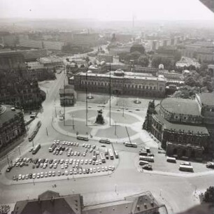 Theaterplatz in der Inneren Altstadt von Dresden : Blickrichtung Südwesten zur Gemäldegalerie