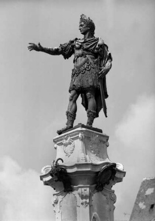 Augustusbrunnen — Figur des Kaisers Augustus
